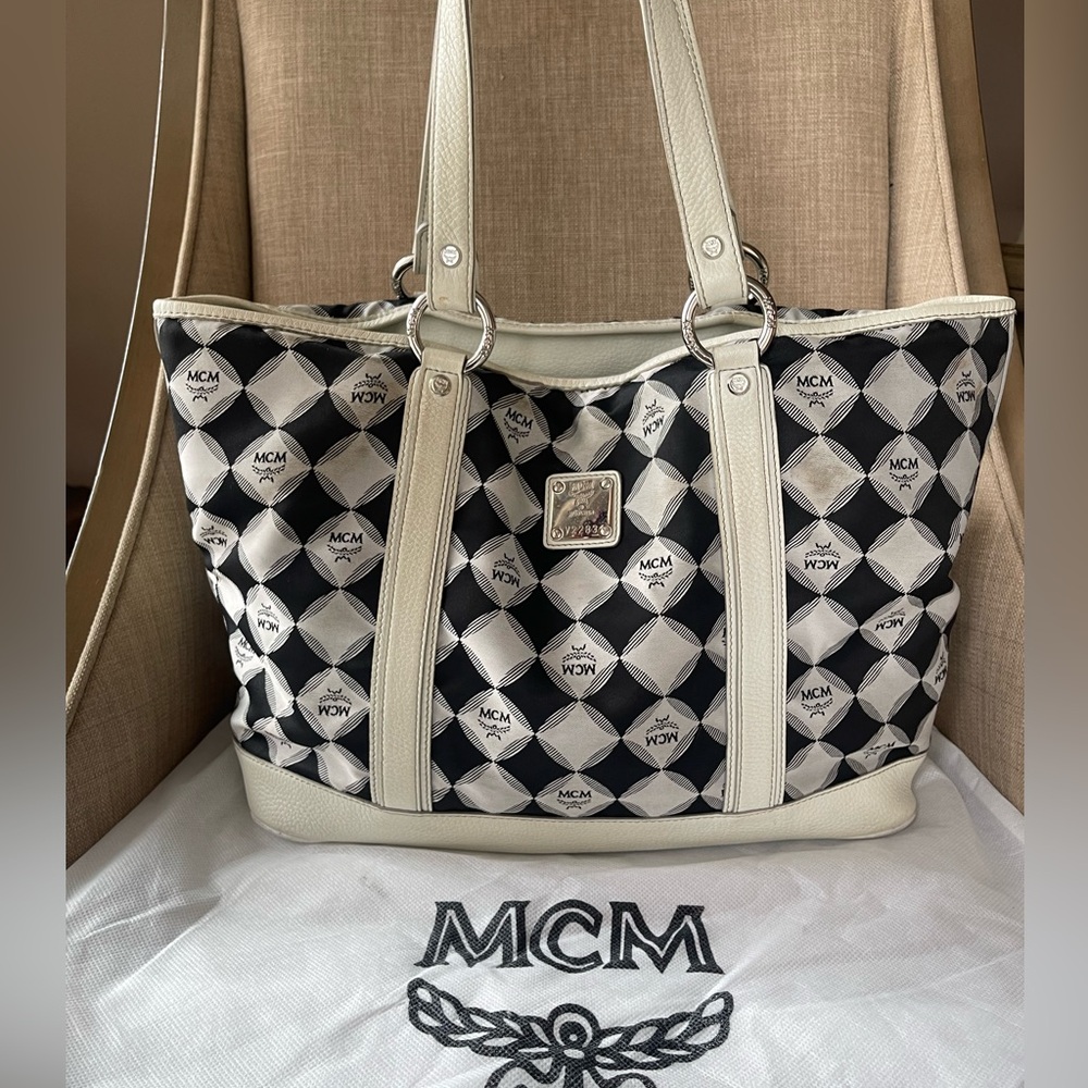 Authentic MCM large Diamond pattern shopper tote (E12)